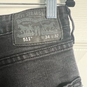 Style Your Levi with this gently worn Men Black 511 Levi Jeans